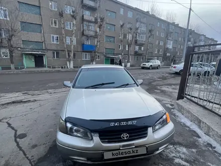 Toyota Camry 1998 года за 2 400 000 тг. в Экибастуз – фото 2