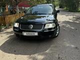 Volkswagen Passat 2003 годаfor2 900 000 тг. в Караганда