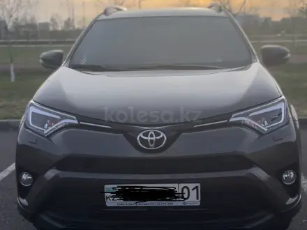 Toyota RAV4 2019 года за 13 000 000 тг. в Астана