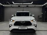Toyota Highlander 2023 года за 25 000 000 тг. в Алматы – фото 2