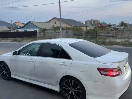 Toyota Camry 2010 года за 5 200 000 тг. в Атырау – фото 3