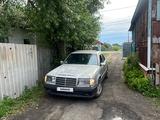 Mercedes-Benz E 200 1993 года за 1 000 000 тг. в Петропавловск