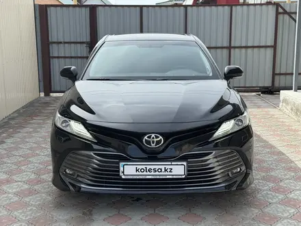Toyota Camry 2019 года за 13 800 000 тг. в Костанай