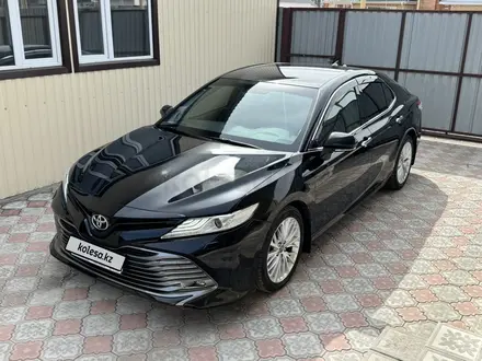 Toyota Camry 2019 года за 13 800 000 тг. в Костанай – фото 2