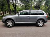 Volkswagen Touareg 2004 года за 5 900 000 тг. в Алматы – фото 2