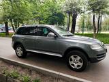 Volkswagen Touareg 2004 года за 5 900 000 тг. в Алматы – фото 5