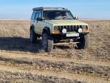 Jeep Cherokee 1993 года за 4 300 000 тг. в Актау – фото 2