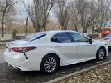 Toyota Camry 2018 года за 8 500 000 тг. в Уральск – фото 5