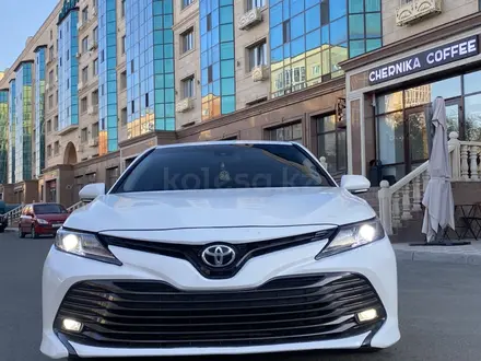 Toyota Camry 2018 года за 8 500 000 тг. в Уральск – фото 7
