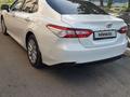 Toyota Camry 2018 года за 14 200 000 тг. в Тараз – фото 2