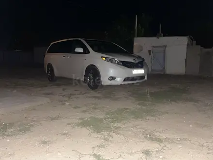 Toyota Sienna 2017 года за 15 500 000 тг. в Атырау – фото 13