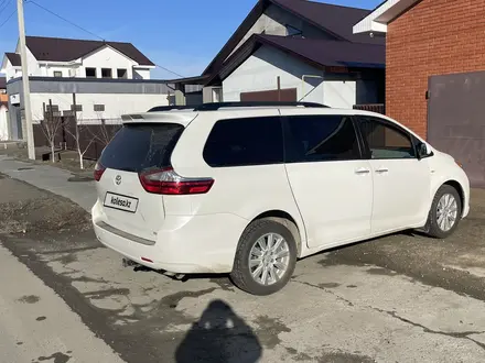 Toyota Sienna 2017 года за 15 500 000 тг. в Атырау – фото 3