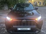Toyota RAV4 2020 года за 14 600 000 тг. в Караганда – фото 2