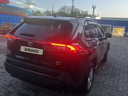 Toyota RAV4 2020 года за 14 600 000 тг. в Караганда – фото 6