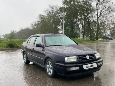 Volkswagen Vento 1995 года за 1 200 000 тг. в Алматы – фото 2