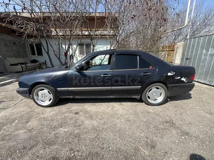 Mercedes-Benz E 280 1995 года за 1 800 000 тг. в Алматы – фото 4