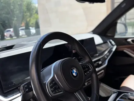 BMW X7 2023 года за 61 500 000 тг. в Астана – фото 2