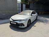Toyota Camry 2021 года за 16 300 000 тг. в Алматы – фото 3