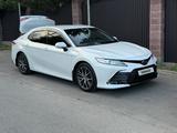 Toyota Camry 2021 года за 16 300 000 тг. в Алматы