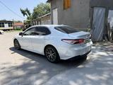 Toyota Camry 2021 года за 16 300 000 тг. в Алматы – фото 4