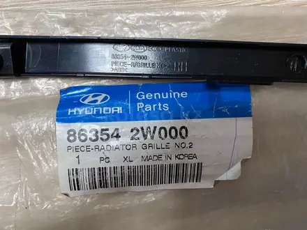 Hyundai Santa Fe 2014 Накладка решетки радиатора за 6 500 тг. в Караганда – фото 2