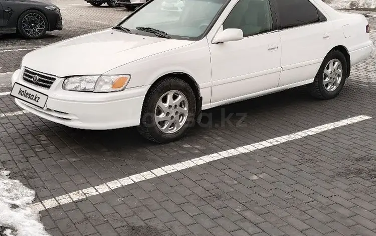 Toyota Camry 2000 года за 3 350 000 тг. в Алматы