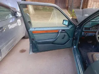 Mercedes-Benz E 230