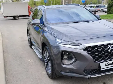 Hyundai Santa Fe 2020 года за 13 200 000 тг. в Алматы – фото 2