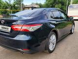 Toyota Camry 2018 года за 12 200 000 тг. в Алматы – фото 3