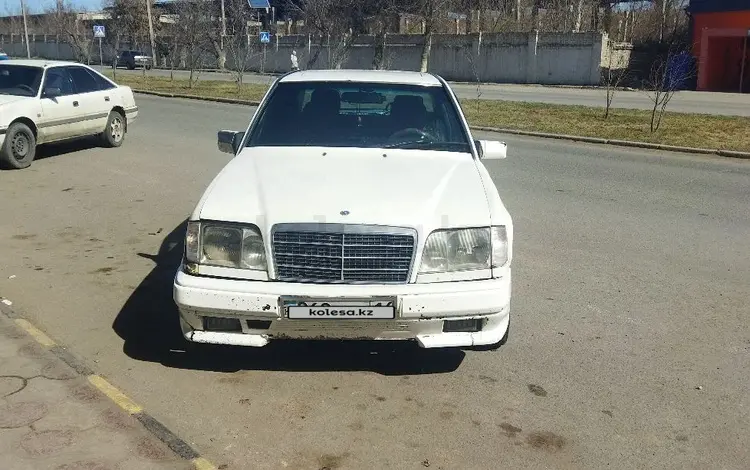 Mercedes-Benz E 200 1993 года за 900 000 тг. в Семей