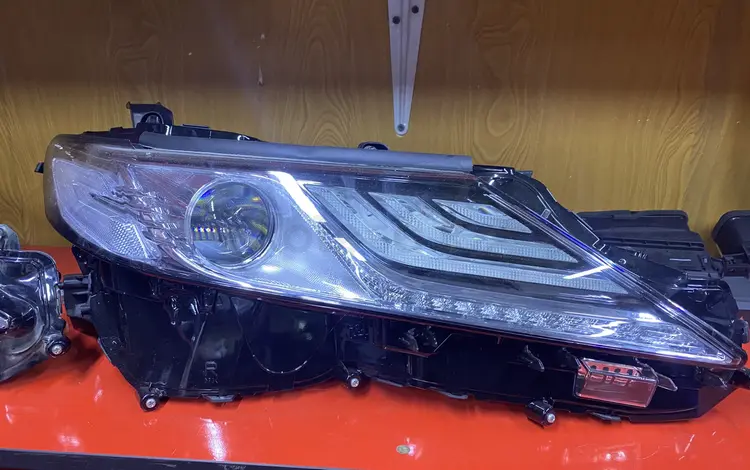 Фара передняя б/у оригинал за 320 000 тг. в Алматы