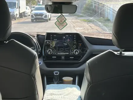 Toyota Highlander 2022 года за 29 900 000 тг. в Алматы – фото 13