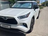 Toyota Highlander 2022 года за 29 900 000 тг. в Алматы