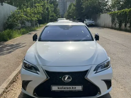 Lexus ES 250 2021 года за 25 350 000 тг. в Алматы