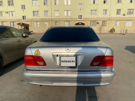 Mercedes-Benz E 320 1997 года за 3 100 000 тг. в Актау – фото 4