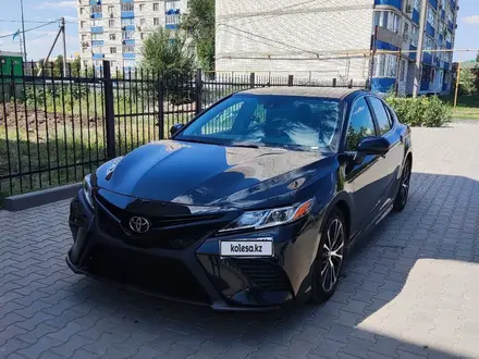 Toyota Camry 2020 года за 14 300 000 тг. в Уральск – фото 2