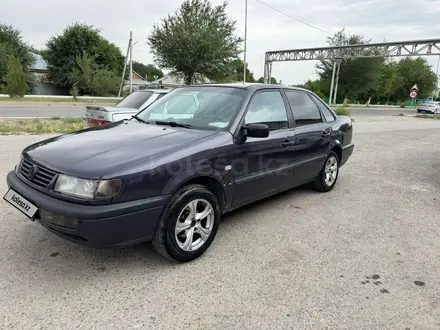 Volkswagen Passat 1996 года за 1 600 000 тг. в Тараз – фото 2