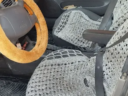 Kia Rio 2004 года за 1 000 000 тг. в Атырау – фото 6