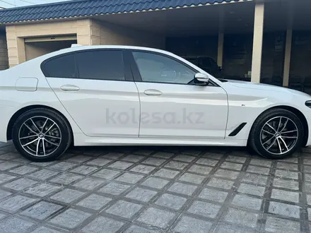 BMW 520 2020 года за 23 500 000 тг. в Алматы – фото 3