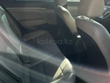 Hyundai Elantra 2016 года за 6 500 000 тг. в Атырау – фото 8