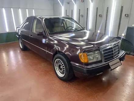 Mercedes-Benz E 230 1990 года за 1 000 000 тг. в Астана