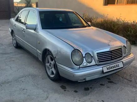 Mercedes-Benz E 230 1996 года за 1 650 000 тг. в Жанакорган – фото 2