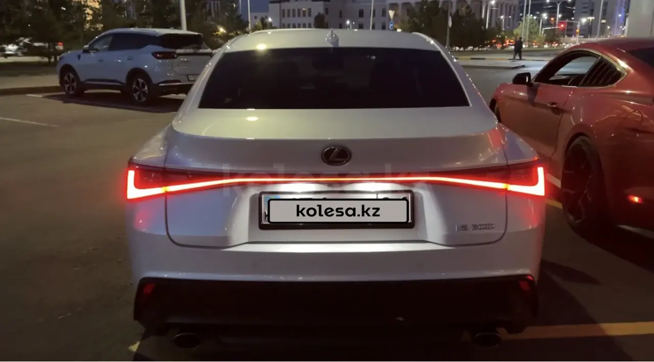 Lexus is-300, 2023