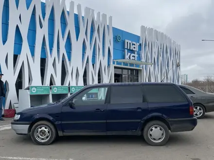 Volkswagen Passat 1995 года за 1 600 000 тг. в Астана – фото 2