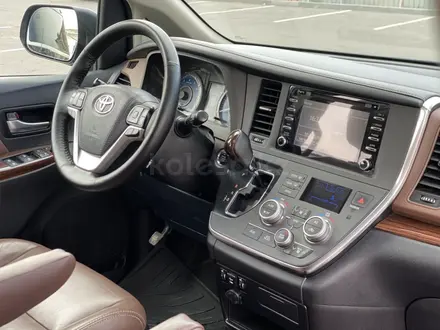 Toyota Sienna 2018 года за 15 700 000 тг. в Алматы – фото 24
