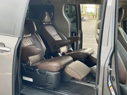 Toyota Sienna 2018 года за 15 700 000 тг. в Алматы – фото 26
