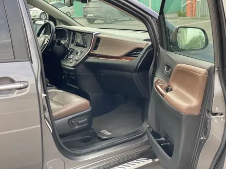 Toyota Sienna 2018 года за 15 700 000 тг. в Алматы – фото 27