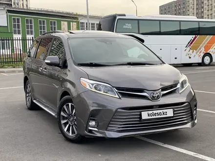 Toyota Sienna 2018 года за 15 700 000 тг. в Алматы – фото 2