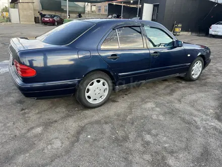 Mercedes-Benz E 200 1997 года за 1 900 000 тг. в Шымкент – фото 4