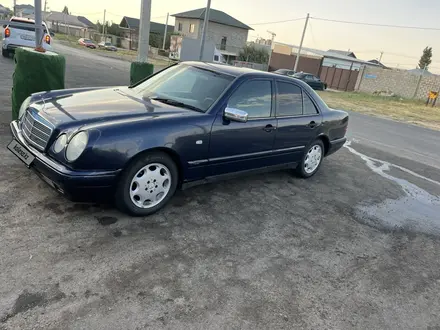 Mercedes-Benz E 200 1997 года за 1 900 000 тг. в Шымкент – фото 2